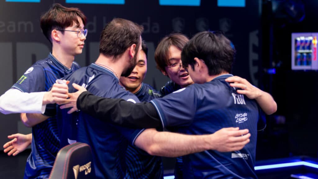 Team photo (Image via Riot Games)