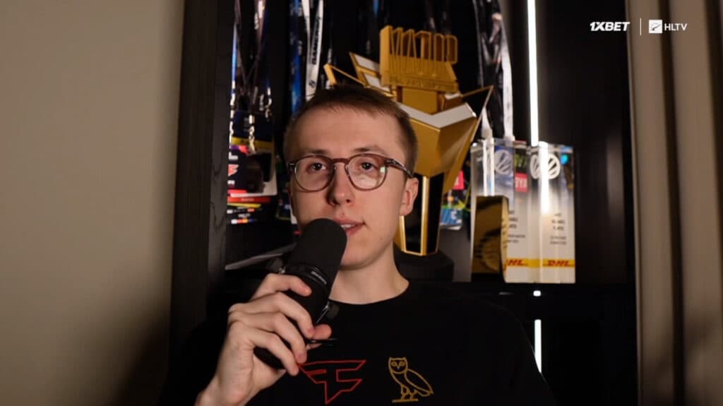 ropz thanked the team for the trophy (Image via HLTV's Twitch)