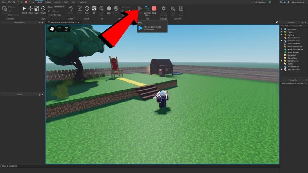 Roblox Studio's Play option. (Screenshot via esports.gg)